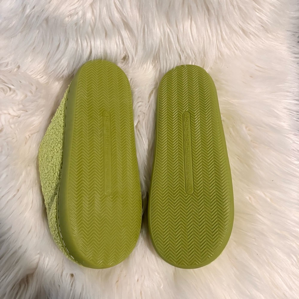 Green & Tan Grinch Slippers - Picture 5 of 5